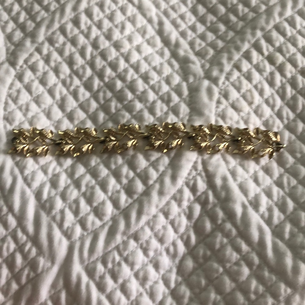 Vintage Goldtone Leaf Design Bracelet